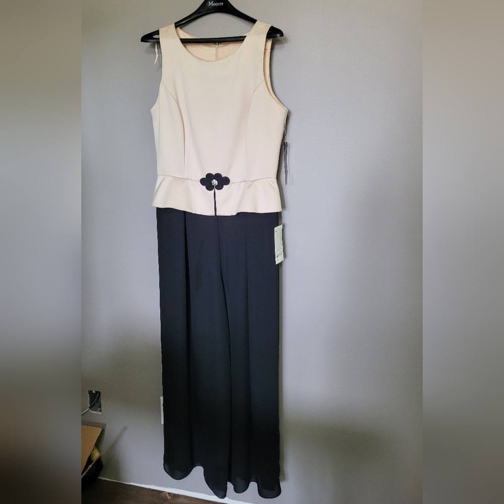 Elegant Cream and Black Sleeveless Pantsuit Size 14